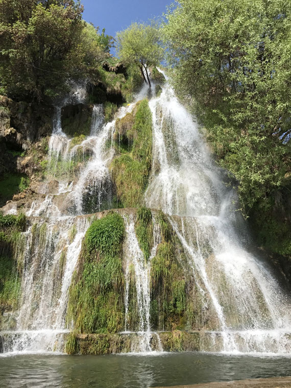 آبشار نیاسر یکی از زیباترین آبشارهای ایران 